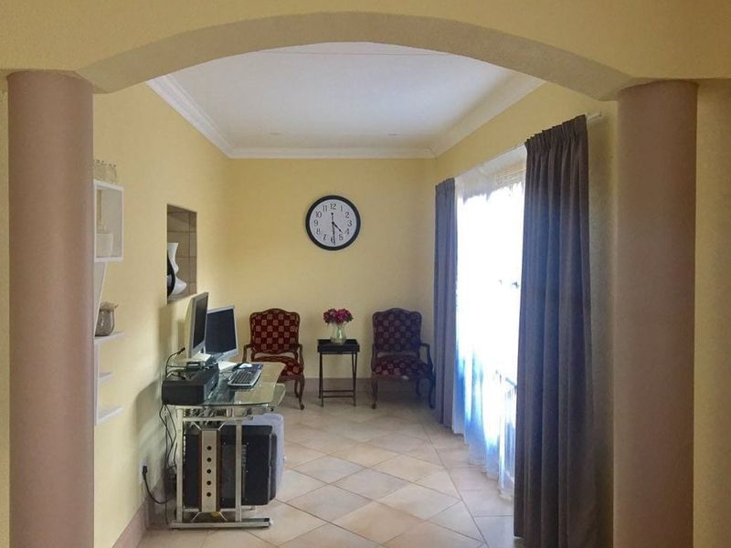 FULL-TILTLE BEAUTIFUL TOWNHOUSE IN DESIRED SUBURB - Photo 8