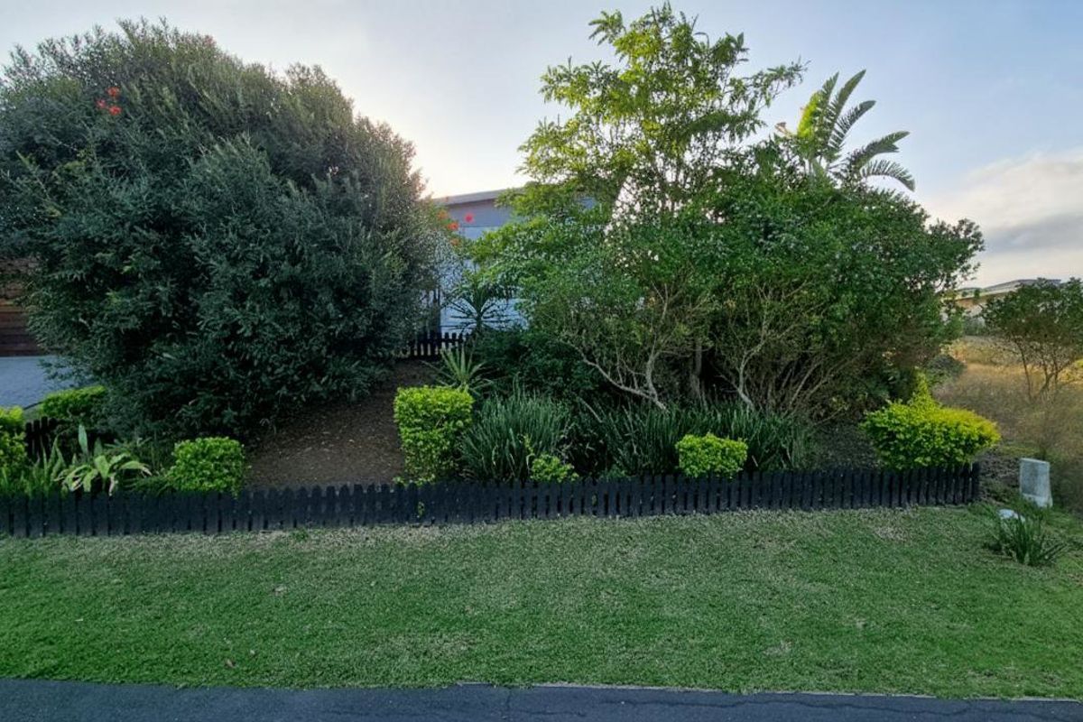 Prestigious and Spacious 4 bedroom Family home situated in Palm Lakes family Estate.  - Photo 3