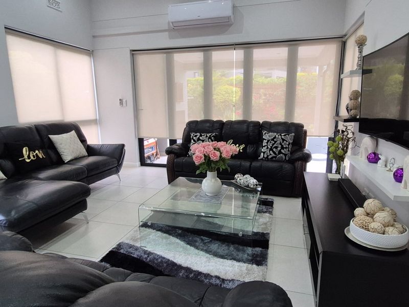 Prestigious and Spacious 4 bedroom Family home situated in Palm Lakes family Estate.  - Photo 8