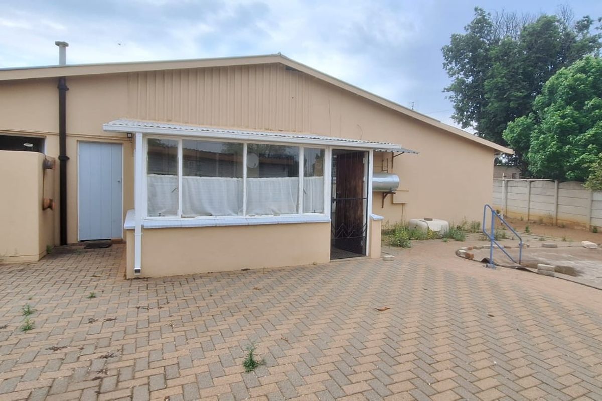 3 Bedroom House for sale in Roosheuwel  - Photo 5