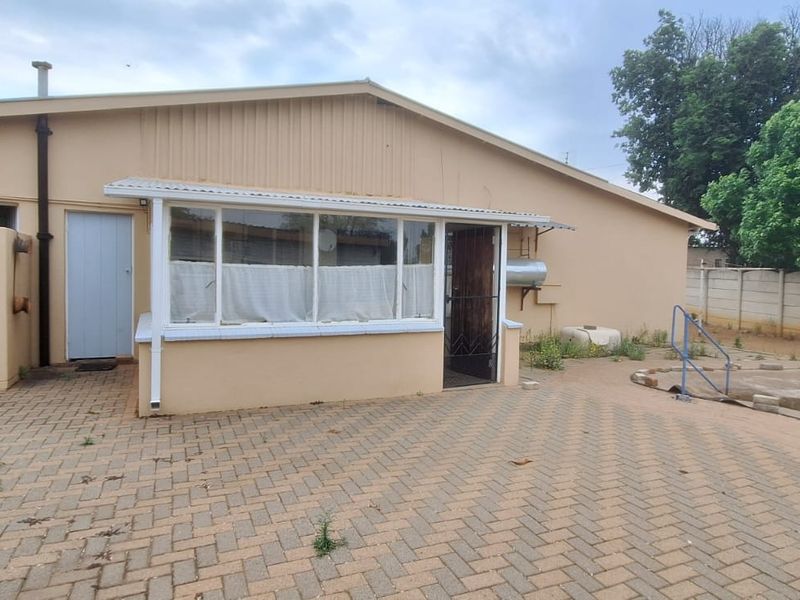 3 Bedroom House for sale in Roosheuwel  - Photo 5