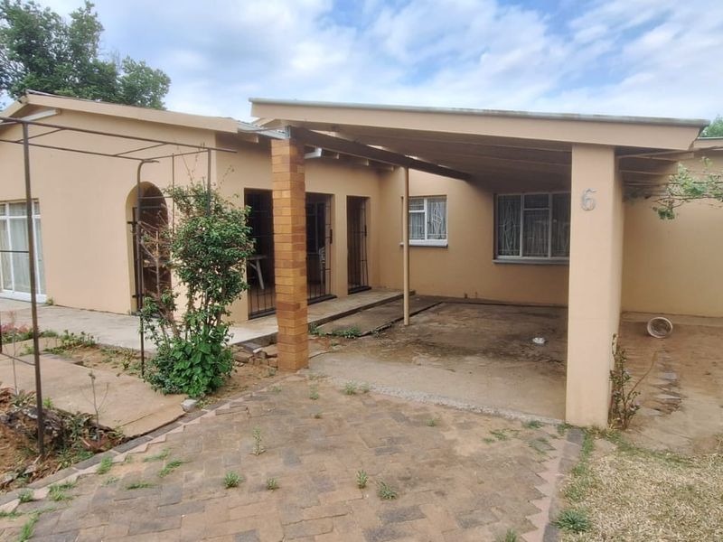 3 Bedroom House for sale in Roosheuwel  - Photo 2