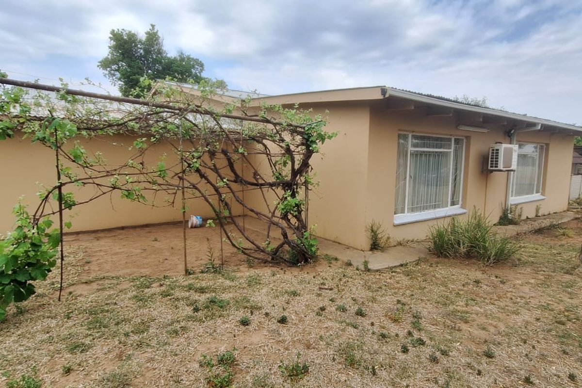 3 Bedroom House for sale in Roosheuwel  - Photo 3