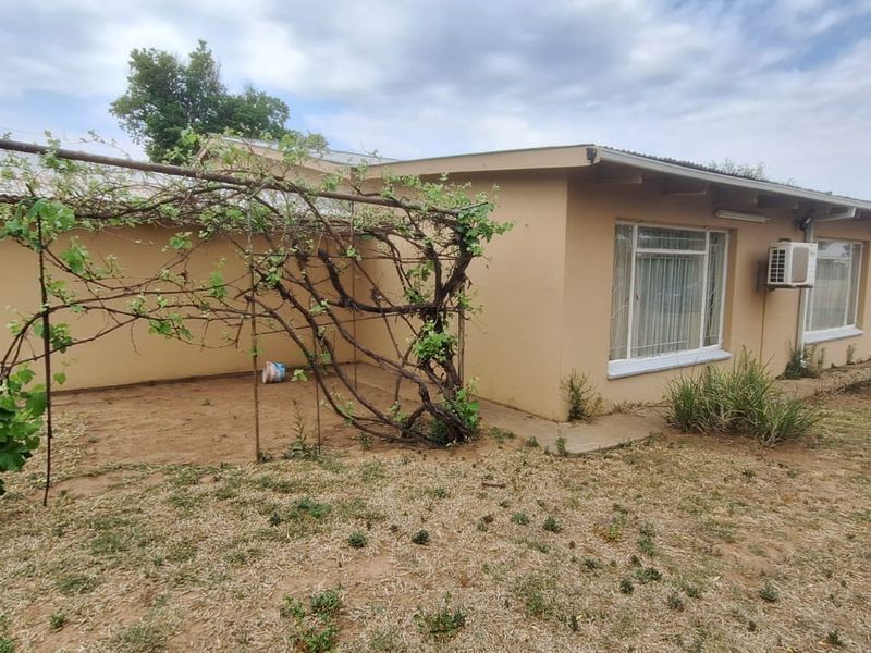 3 Bedroom House for sale in Roosheuwel  - Photo 3