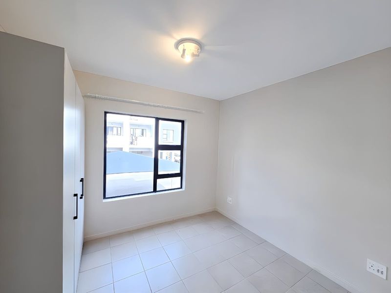 Stylish 2-Bedroom Apartment to Let - Photo 5