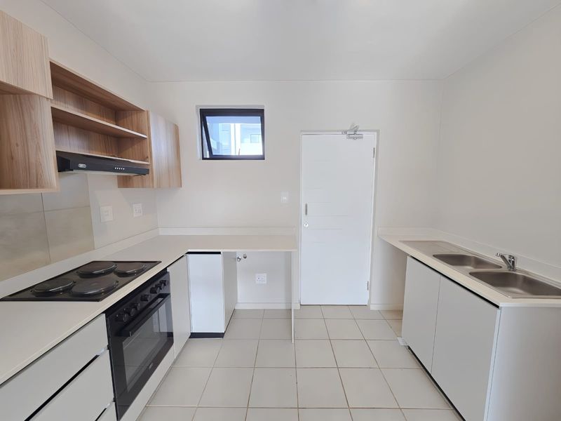 Stylish 2-Bedroom Apartment to Let - Photo 3