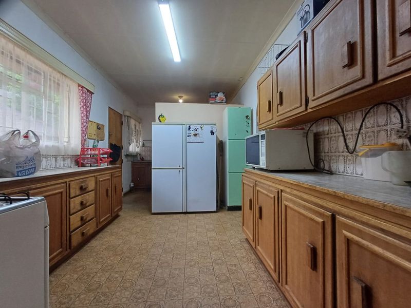 Spacious Family Home in Flimieda, Klerksdorp – Great Potential - Photo 10