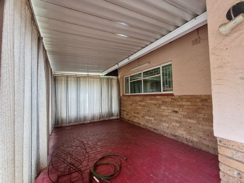 Spacious Family Home in Flimieda, Klerksdorp – Great Potential - Photo 9