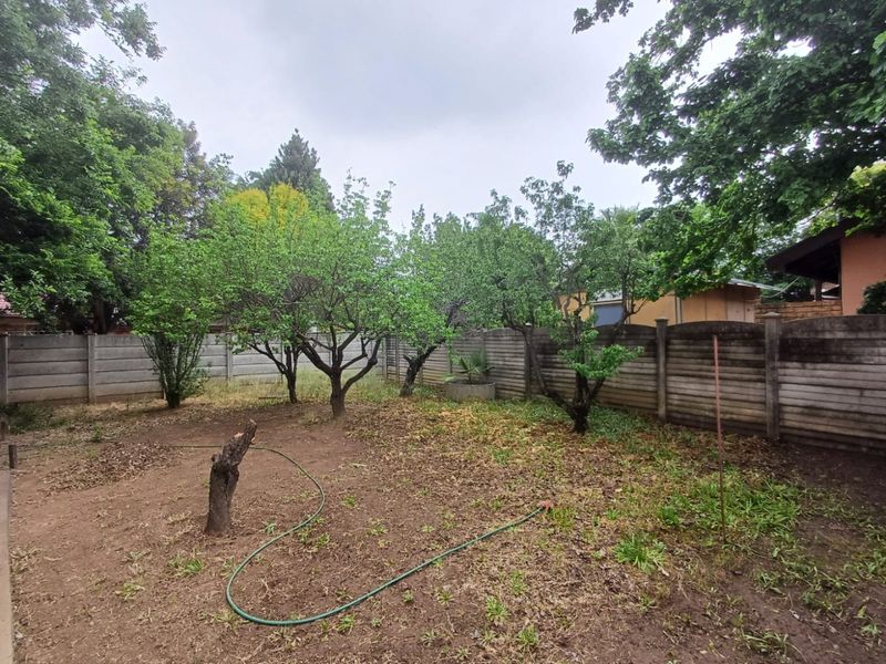 Spacious Family Home in Flimieda, Klerksdorp – Great Potential - Photo 8