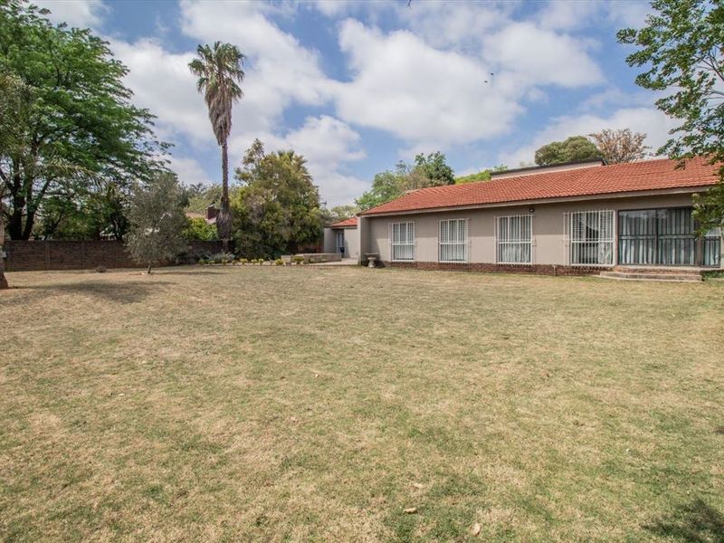 Elegant Family Home with Granny Flat - Photo 3