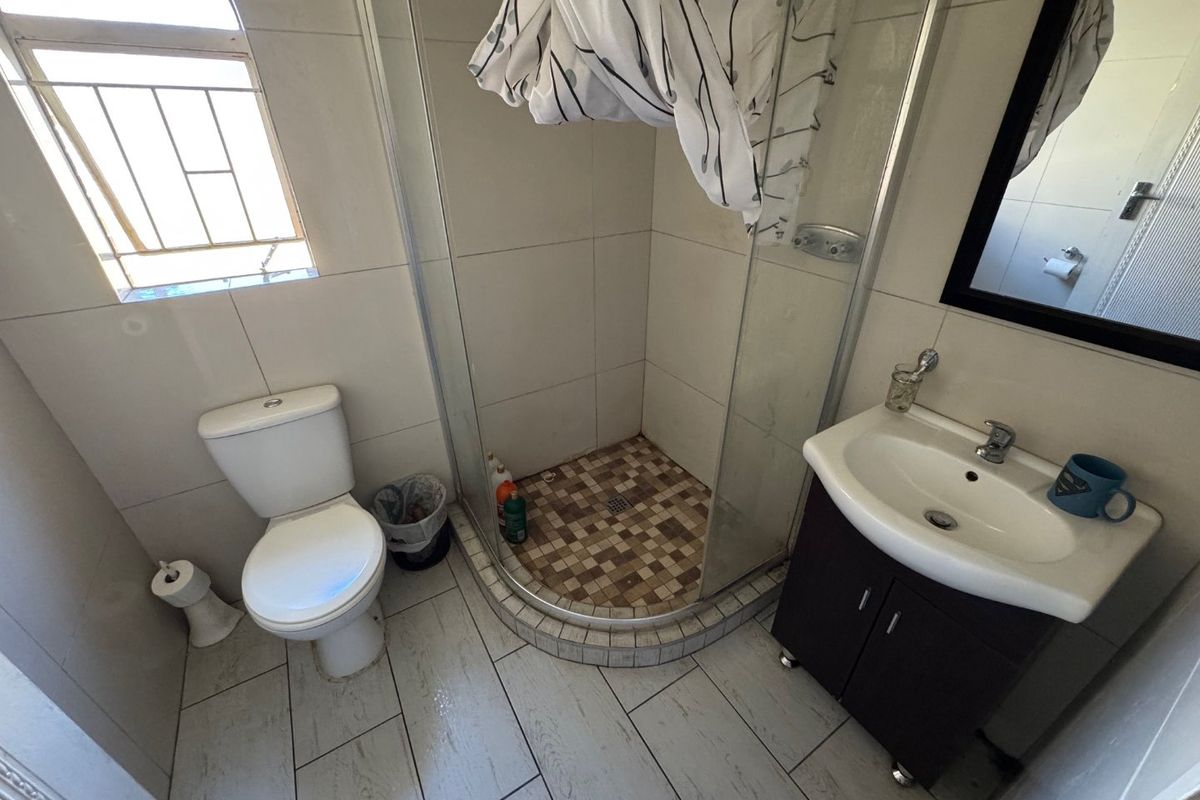 Spacious Family Home with Modern Comforts - Photo 4