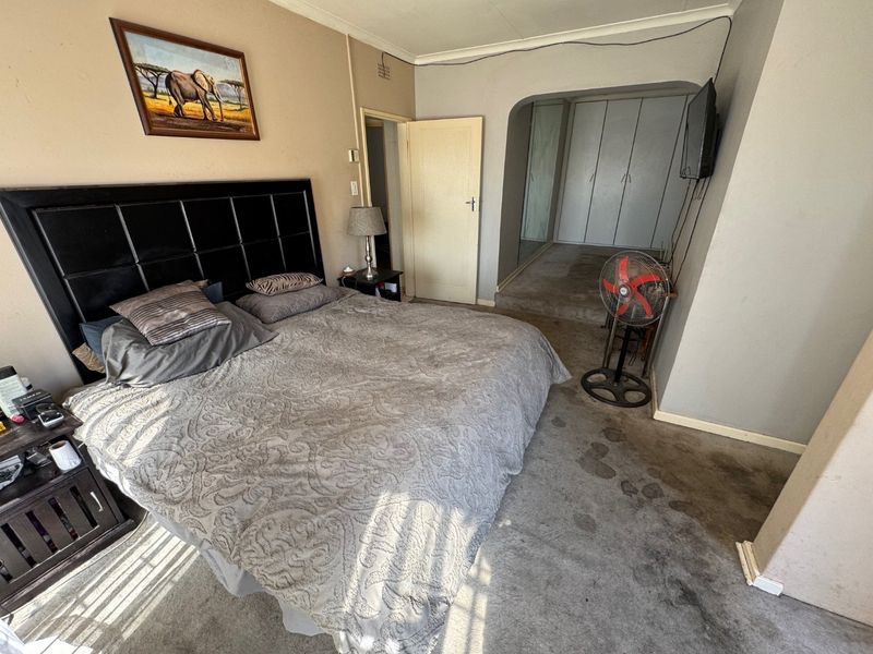 Spacious Family Home with Modern Comforts - Photo 9