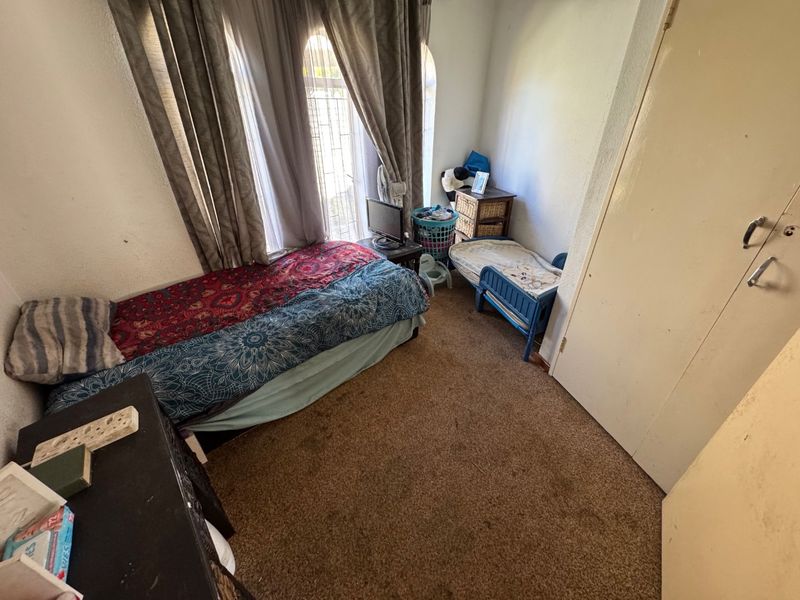 Spacious Family Home with Modern Comforts - Photo 8