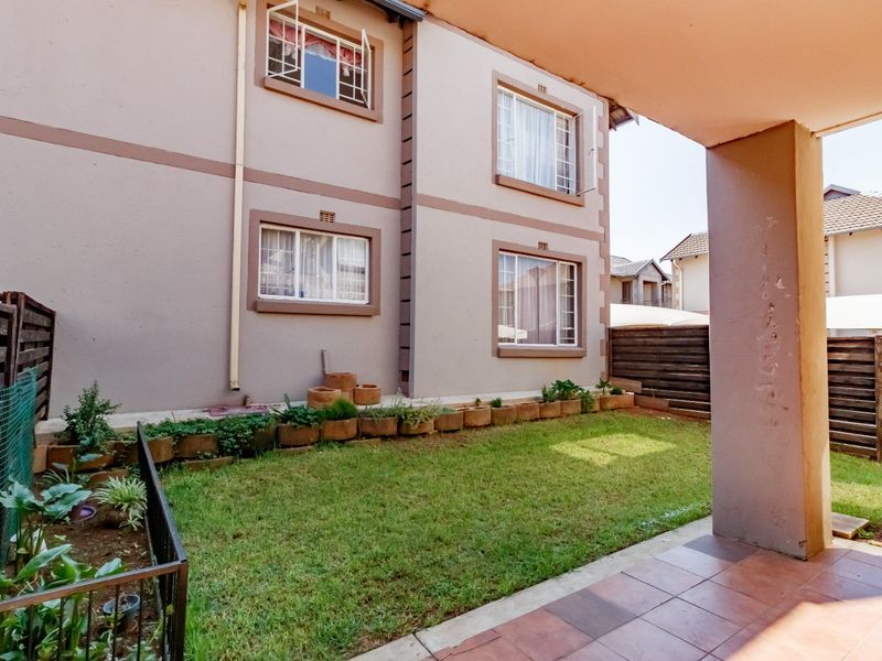 Secure & Pet-Friendly 2-Bedroom Townhouse in Ashanti Estate – Ideal for Families, Investors & Retirees! - Photo 2