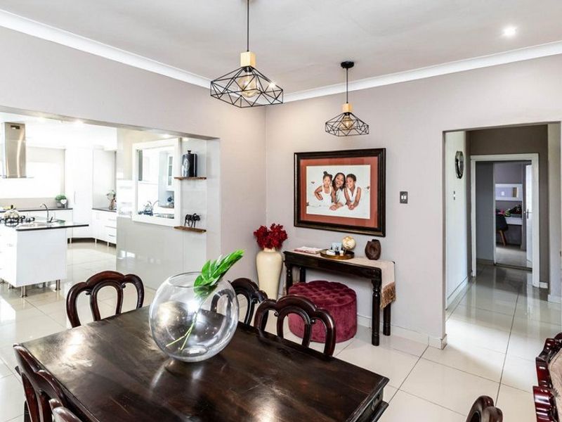 PPRA Registered: Abbotsford Gem: 4-Bed Home + 3-Bed Flat & Bachelor Unit! - Photo 5