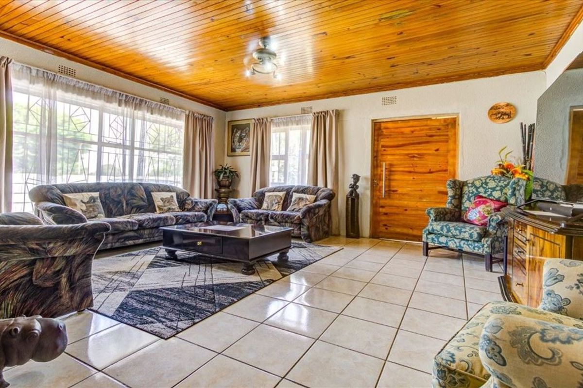 Versatile Home with Granny Flats and Ample Parking - Photo 2