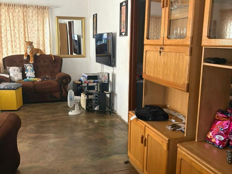 Plot with 3 wooden houses and one brick house located in the bushveld. - Photo 6