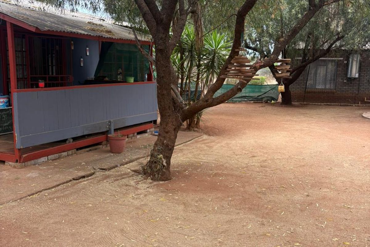 Plot with 3 wooden houses and one brick house located in the bushveld. - Photo 3