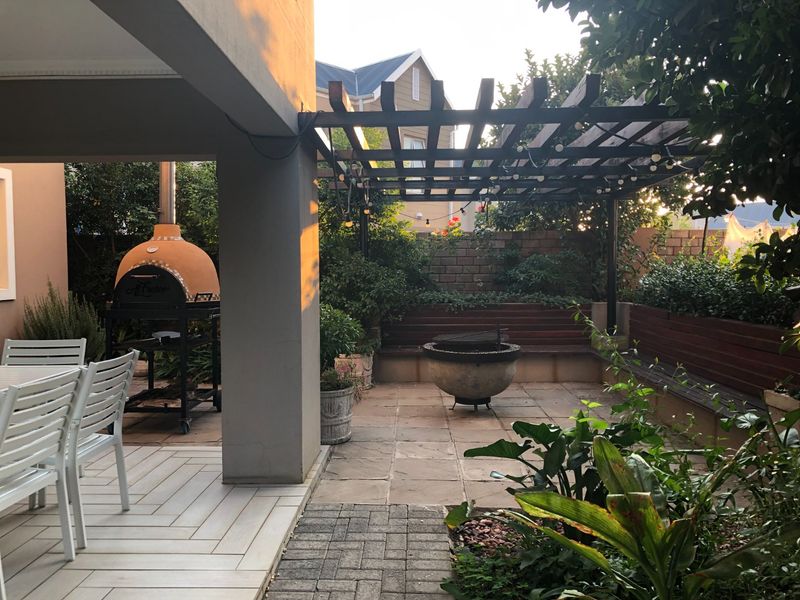 Magnificent 3 Bedroom Home with Luxurious Finishes in Riverspray Lifestyle Estate. - Photo 2