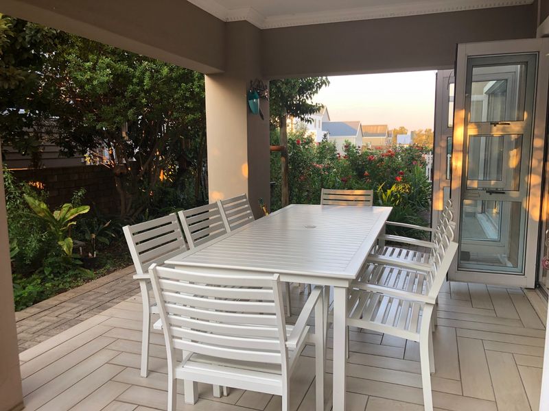 Magnificent 3 Bedroom Home with Luxurious Finishes in Riverspray Lifestyle Estate. - Photo 5