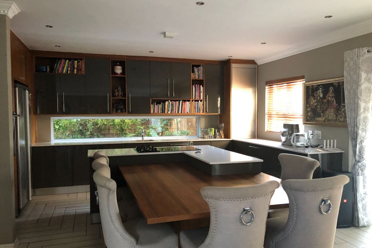 Magnificent 3 Bedroom Home with Luxurious Finishes in Riverspray Lifestyle Estate. - Photo 3