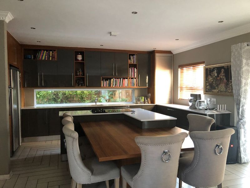 Magnificent 3 Bedroom Home with Luxurious Finishes in Riverspray Lifestyle Estate. - Photo 3