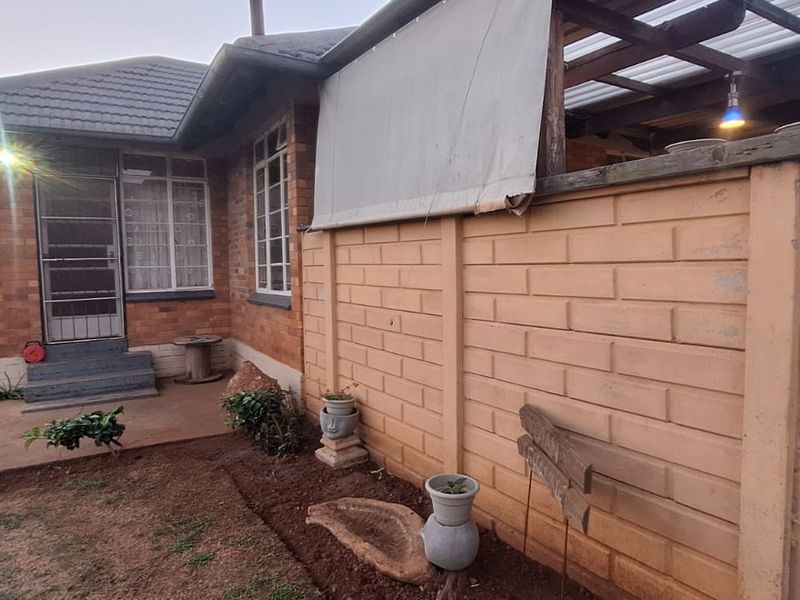 2 Bedroom House for Sale in Stilfontein  - Photo 2