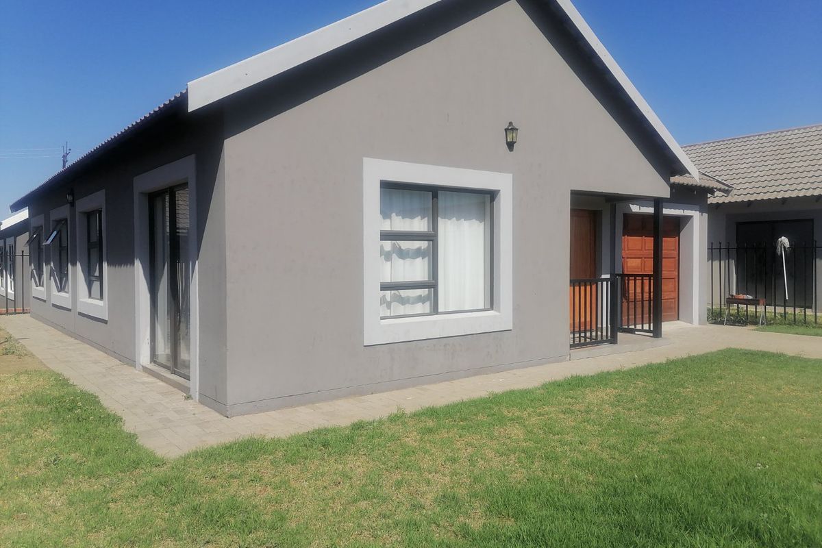 Lock up and Go Home for sale at Arcata, Bloemspruit , Bloemfontein - Photo 2