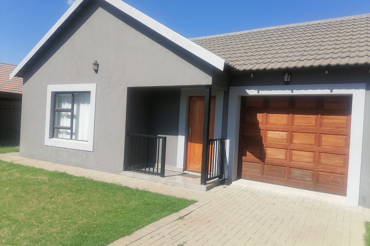 Lock up and Go Home for sale at Arcata, Bloemspruit , Bloemfontein - Photo 3