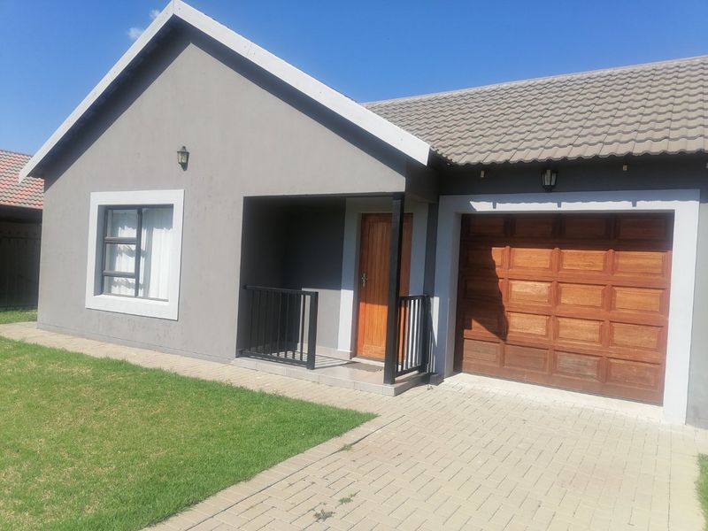 Lock up and Go Home for sale at Arcata, Bloemspruit , Bloemfontein - Photo 3