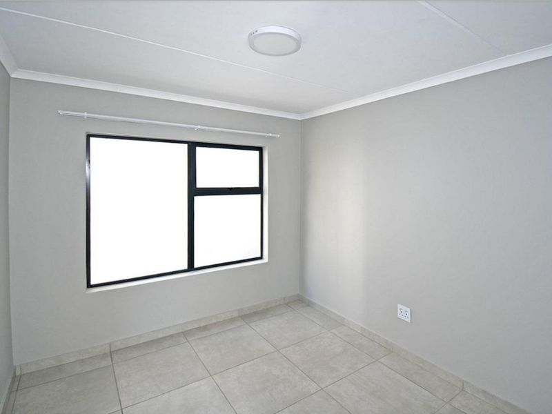 2 bed apartment to rent Glen marais - Photo 2