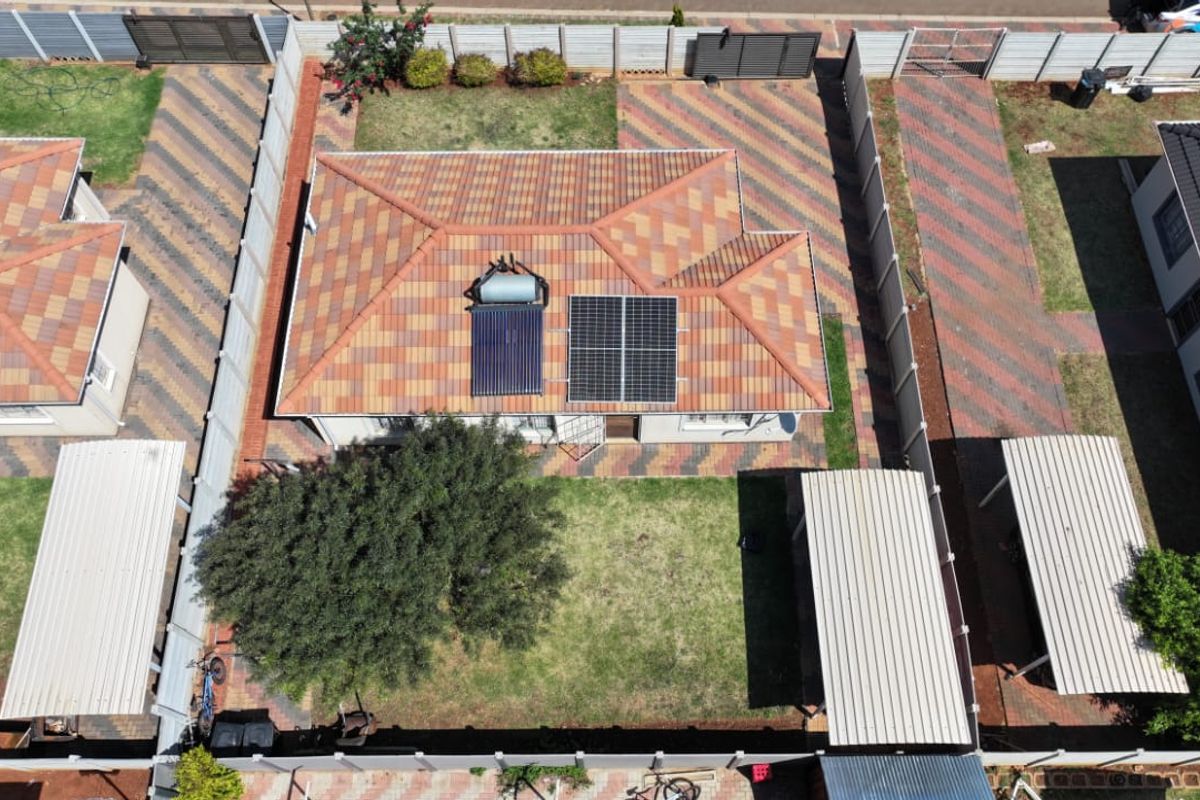 Stunning 3 bedroom house for sale in Sky City with big yard for sale in Sky City , Alberton.  - Photo 4