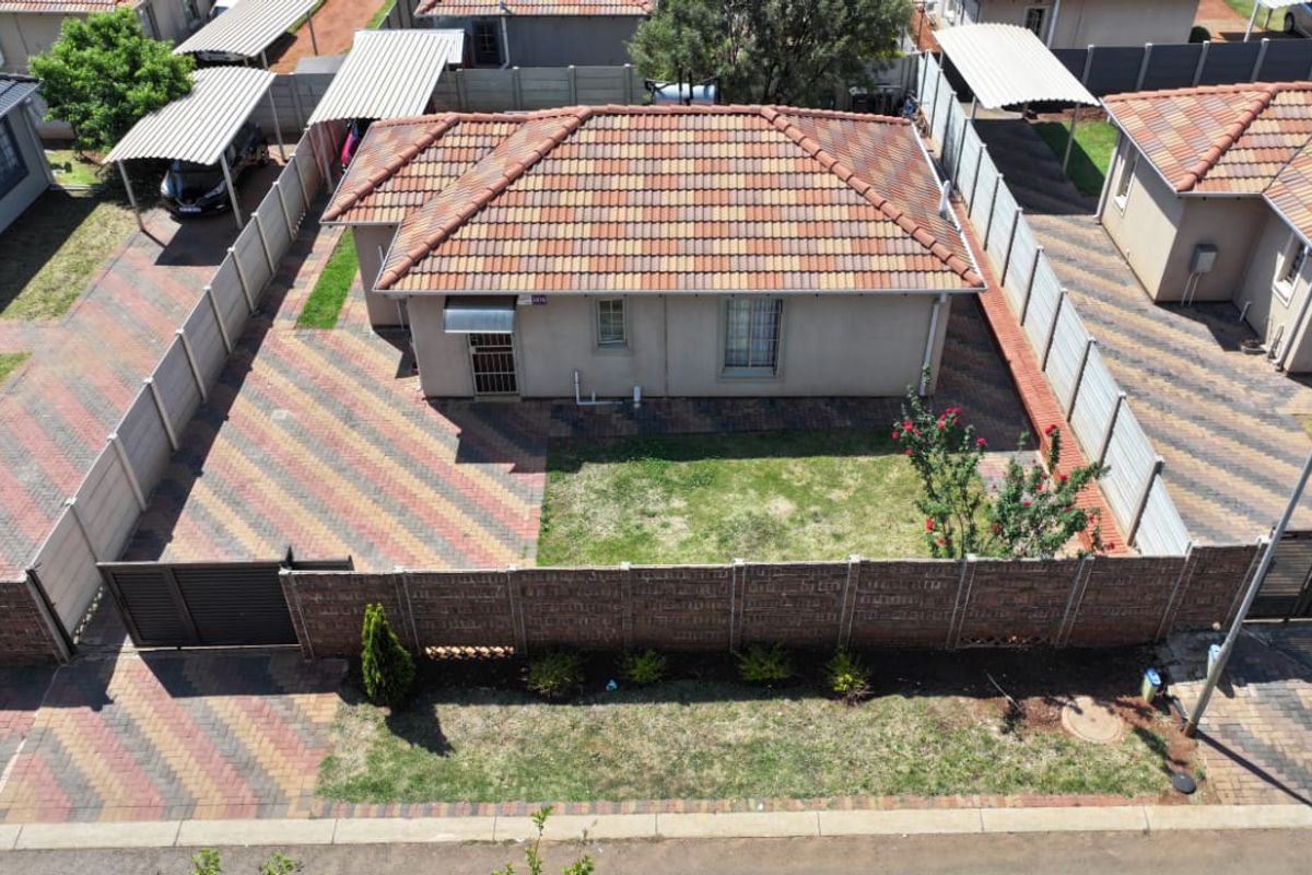 Stunning 3 bedroom house for sale in Sky City with big yard for sale in Sky City , Alberton.  - Photo 3