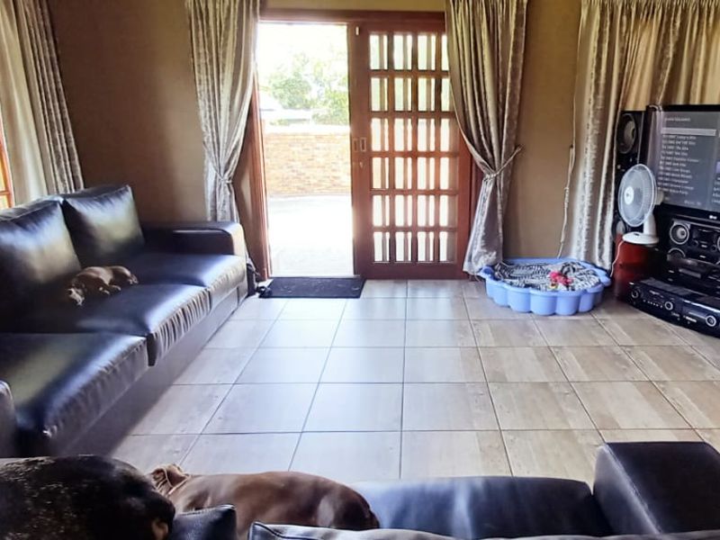 Modern Comfort Meets Country Charm  - Photo 6