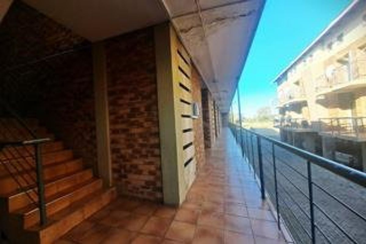 Modern Bachelor Apartment in Prime Location - Photo 3