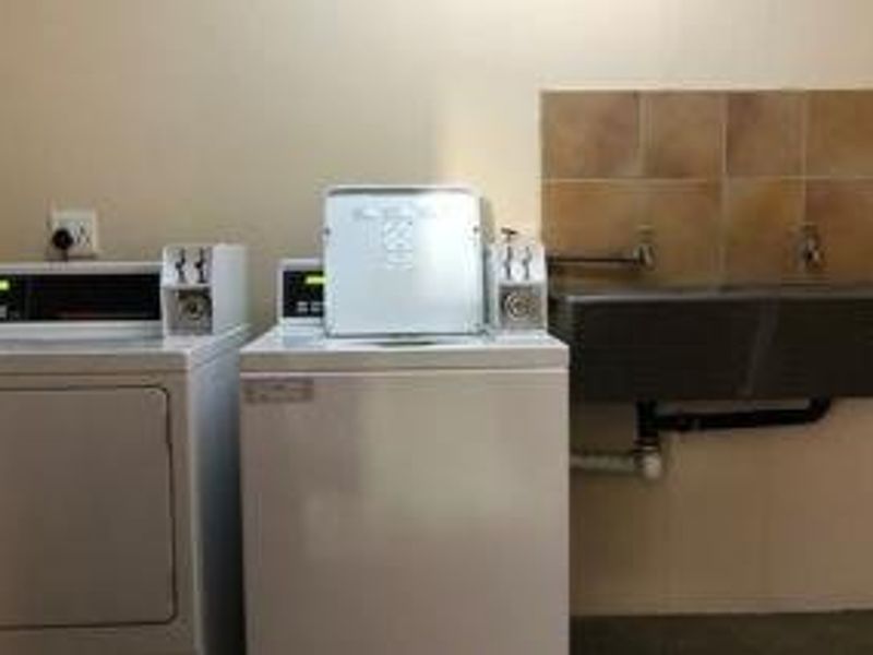 Modern Bachelor Apartment in Prime Location - Photo 7