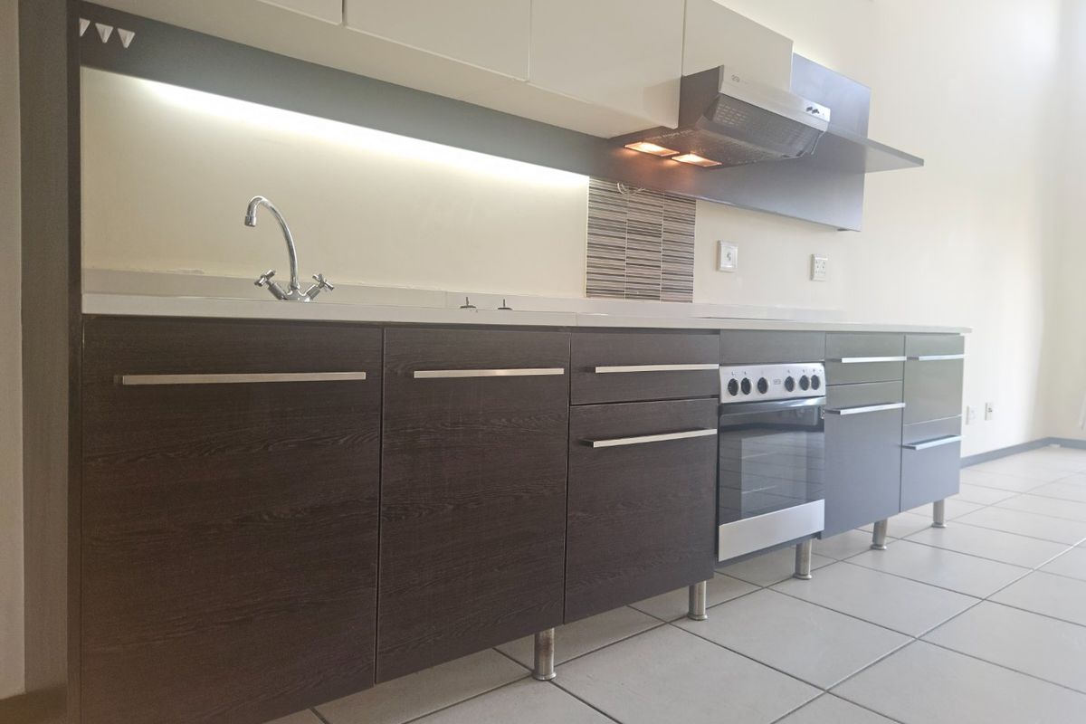 2 Bedroom 2 Bathroom 1st Floor Apartment - Photo 4