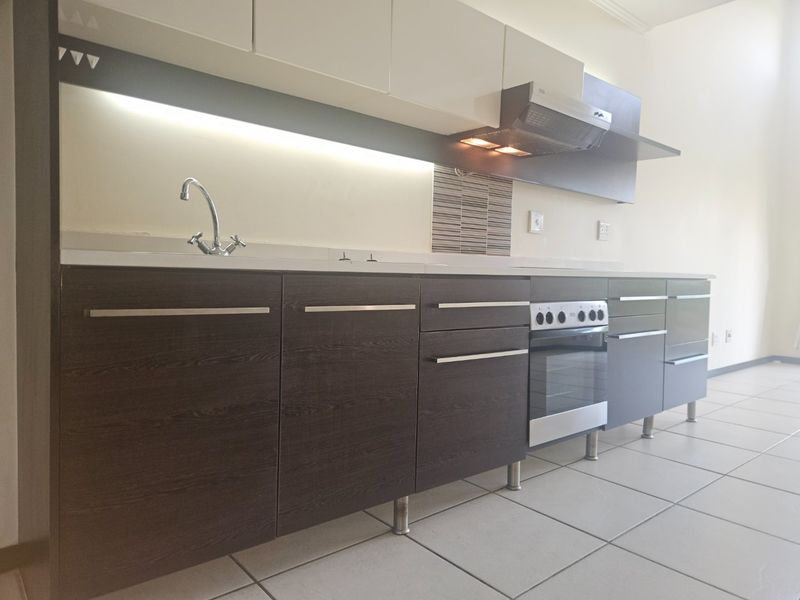 2 Bedroom 2 Bathroom 1st Floor Apartment - Photo 4