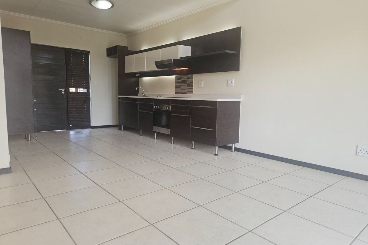 2 Bedroom 2 Bathroom 1st Floor Apartment - Photo 3