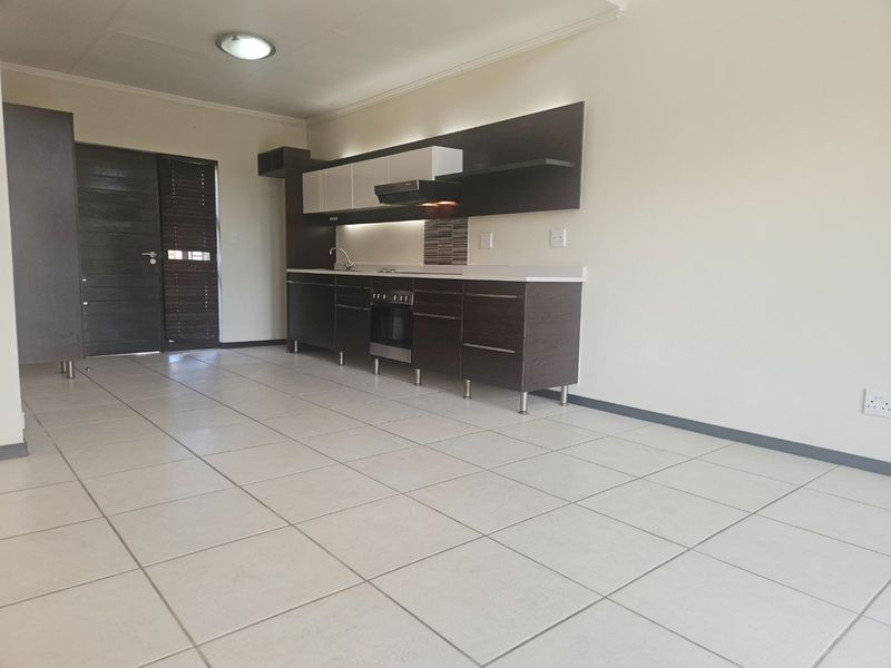 2 Bedroom 2 Bathroom 1st Floor Apartment - Photo 3