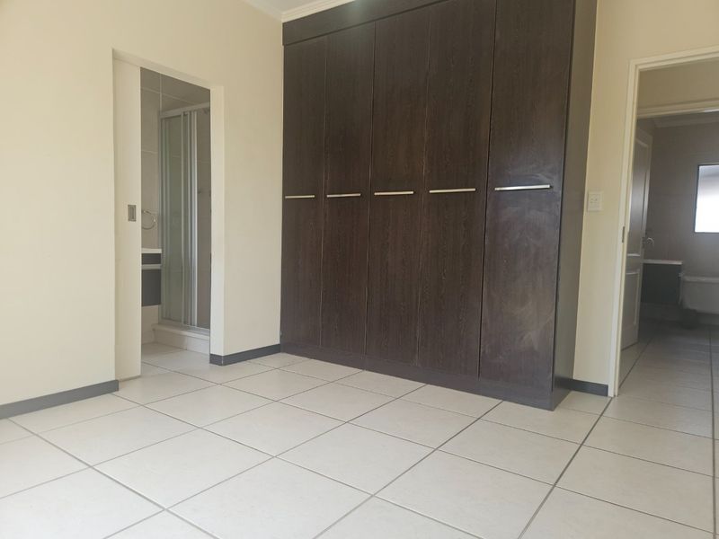 2 Bedroom 2 Bathroom 1st Floor Apartment - Photo 10