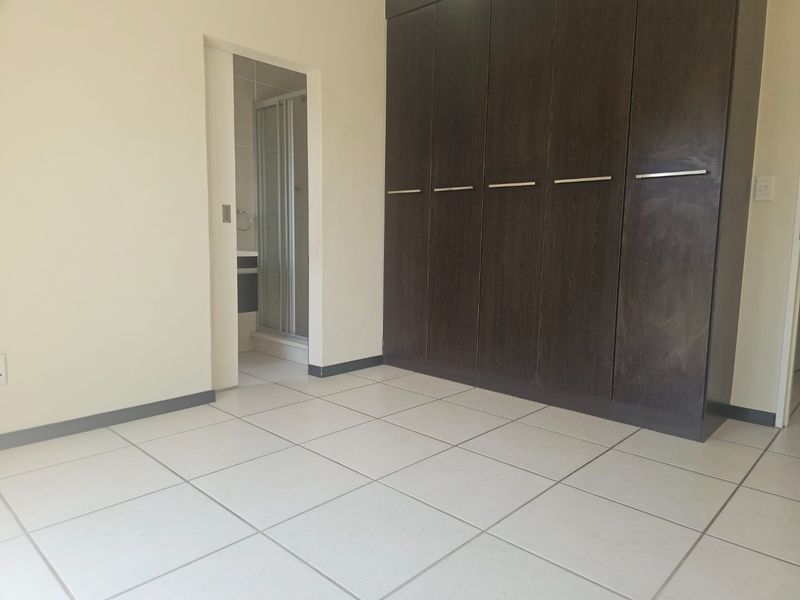 2 Bedroom 2 Bathroom 1st Floor Apartment - Photo 9