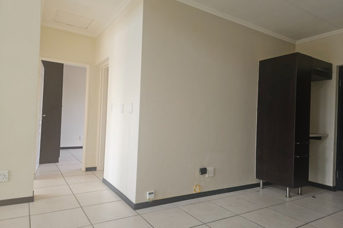 2 Bedroom 2 Bathroom 1st Floor Apartment - Photo 5