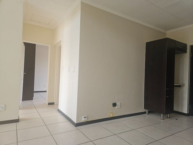 2 Bedroom 2 Bathroom 1st Floor Apartment - Photo 5