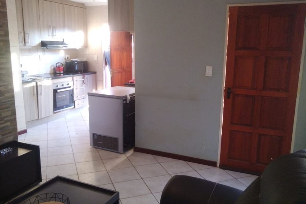 Lovely 3 bedroom property in Orchards Akasia  - Photo 4
