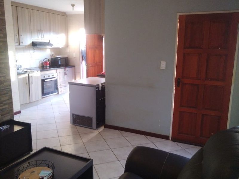 Lovely 3 bedroom property in Orchards Akasia  - Photo 4