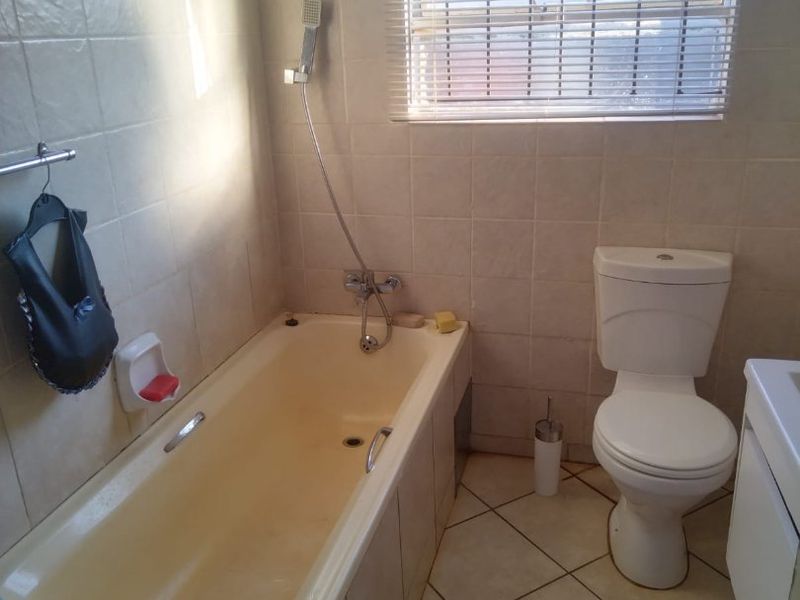 Lovely 3 bedroom property in Orchards Akasia  - Photo 10