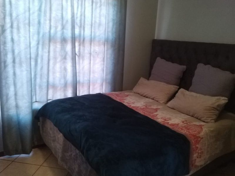 Lovely 3 bedroom property in Orchards Akasia  - Photo 8