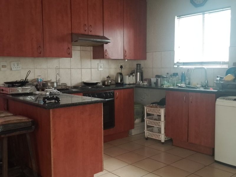 2 bedroom townhouse for Sale in Greenstone Hill - Photo 4