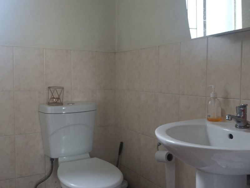 2 bedroom townhouse for Sale in Greenstone Hill - Photo 9